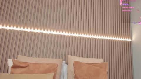 coralineross_ online show from February 11, 11:21 am