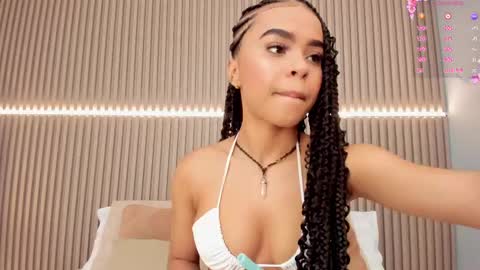 coralineross_ online show from February 21, 11:11 am