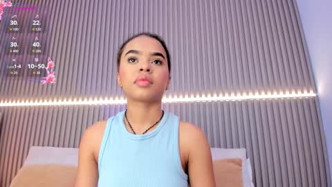 coralineross_ online show from September 11, 10:48 am