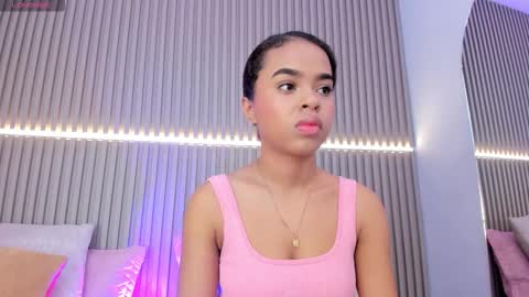 coralineross_ online show from October 20, 10:59 am