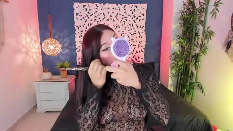 Snapshot of coralquinn chatting on April 4, 12:24 pm online show from April 4, 12:24 pm