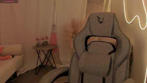 Snapshot of coramiel chatting on March 18, 5:54 am little girl who is always right or just Cora online show from March 18, 5:54 am