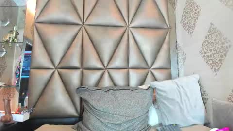 Snapshot of corina_taylor_ chatting on October 9, 11:52 am Cori online show from October 9, 11:52 am