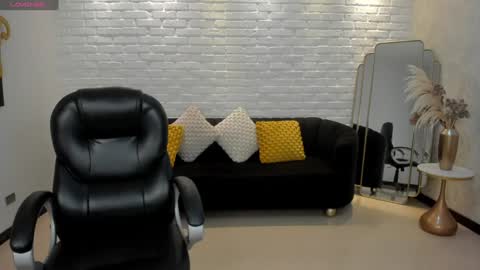 Snapshot of corinnerusso chatting on January 13, 5:12 am Corinne Russo online show from January 13, 5:12 am