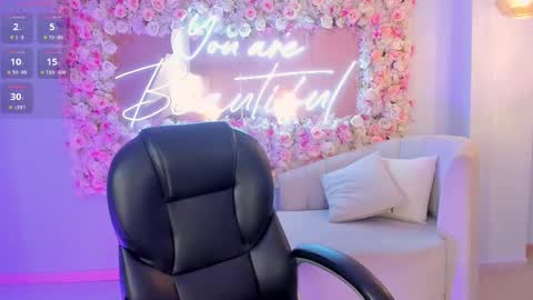 Snapshot of corinnerusso chatting on February 9, 7:05 am Corinne Russo online show from February 9, 7:05 am