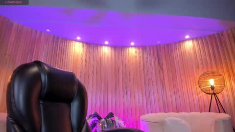 Snapshot of corinnerusso chatting on March 8, 4:12 am Corinne Russo online show from March 8, 4:12 am