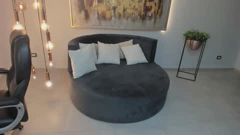 Snapshot of corinnerusso chatting on September 29, 5:45 am Corinne Russo online show from September 29, 5:45 am