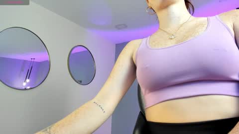 Snapshot of corinnerusso chatting on October 6, 5:38 am Corinne Russo online show from October 6, 5:38 am