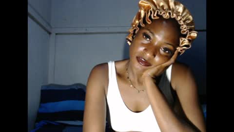 Snapshot of cornxslut chatting on April 21, 1:18 am cornxslut online show from April 21, 1:18 am