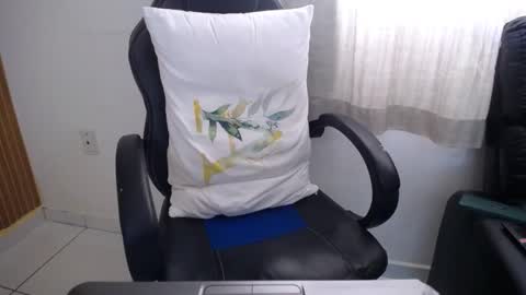 corolaxxl online show from March 4, 4:46 pm