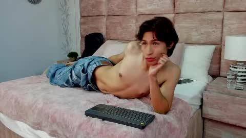 Snapshot of corygreenn chatting on June 4, 12:11 pm CoryGreen online show from June 4, 12:11 pm