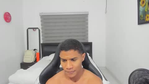 Snapshot of corzoethan chatting on February 13, 1:34 am Ethan online show from February 13, 1:34 am