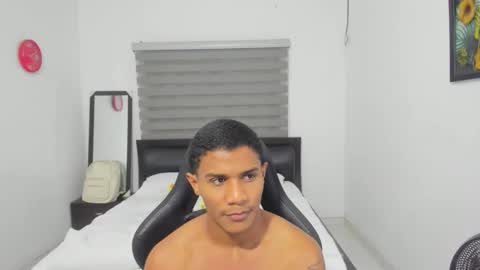 Snapshot of corzoethan chatting on February 20, 11:38 pm Ethan online show from February 20, 11:38 pm