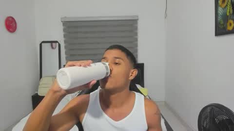 Snapshot of corzoethan chatting on February 25, 2:54 am Ethan online show from February 25, 2:54 am