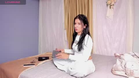Lunita online show from June 14, 2:35 am
