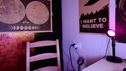 Snapshot of cosmonudes chatting on December 11, 9:34 pm Barry online show from December 11, 9:34 pm