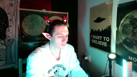 Snapshot of cosmonudes chatting on December 30, 9:19 pm Barry online show from December 30, 9:19 pm