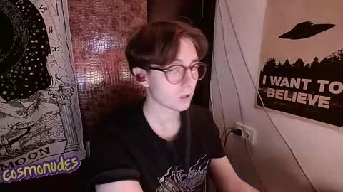 Snapshot of cosmonudes chatting on November 16, 9:09 pm Barry online show from November 16, 9:09 pm