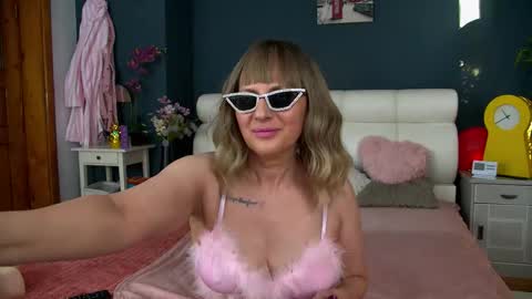 Snapshot of cougarmilf_ chatting on February 26, 3:11 pm cougarmilf_ online show from February 26, 3:11 pm