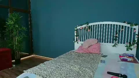 cougarmilf_ online show from June 15, 7:49 pm