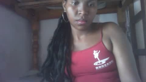 Snapshot of couleur_vanille chatting on March 11, 5:49 am couleur_vanille online show from March 11, 5:49 am