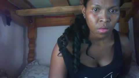 Snapshot of couleur_vanille chatting on October 21, 7:53 am couleur_vanille online show from October 21, 7:53 am