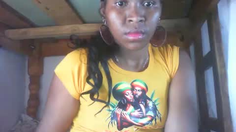 Snapshot of couleur_vanille chatting on November 11, 6:02 am couleur_vanille online show from November 11, 6:02 am