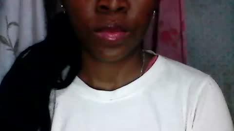 Snapshot of couleur_vanille chatting on December 2, 1:11 am couleur_vanille online show from December 2, 1:11 am