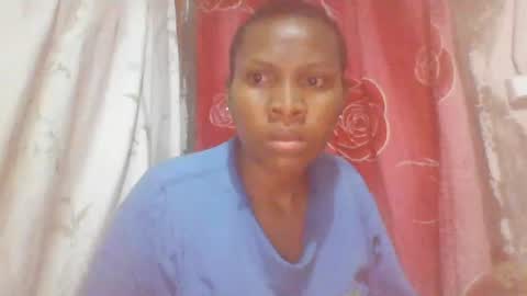 Snapshot of couleur_vanille chatting on January 13, 1:55 am couleur_vanille online show from January 13, 1:55 am