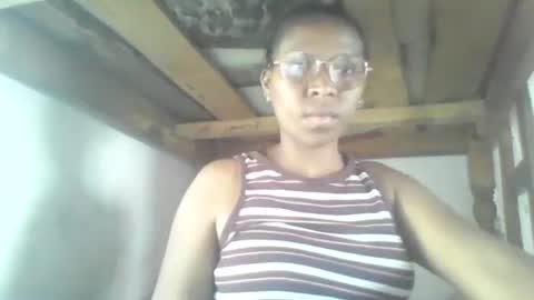 Snapshot of couleur_vanille chatting on February 9, 6:06 am couleur_vanille online show from February 9, 6:06 am