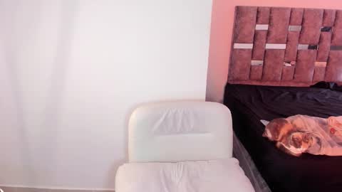 Snapshot of couple69hott chatting on December 22, 2:14 pm Tommy online show from December 22, 2:14 pm