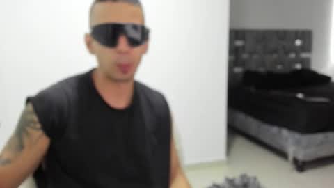 Snapshot of couple69hott chatting on January 19, 12:42 pm Tommy online show from January 19, 12:42 pm