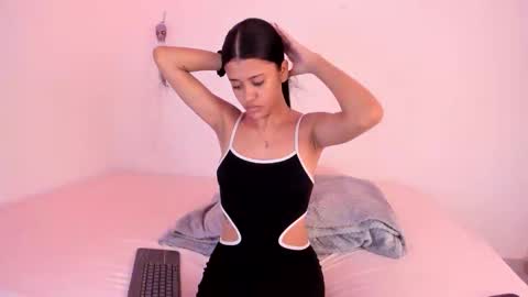 Snapshot of couple777sexy chatting on November 2, 7:27 pm Andri online show from November 2, 7:27 pm