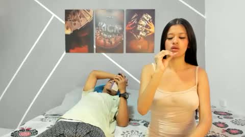 Snapshot of couple777sexy chatting on March 17, 9:29 pm Andri online show from March 17, 9:29 pm