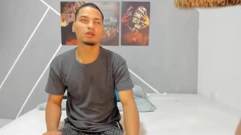 Snapshot of couple777sexy chatting on April 2, 1:36 am Andri online show from April 2, 1:36 am