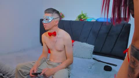 couple_2533 online show from October 31, 9:54 am