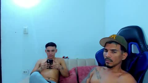 Snapshot of couple_bigcock_ chatting on September 11, 2:44 am aron y stivens online show from September 11, 2:44 am