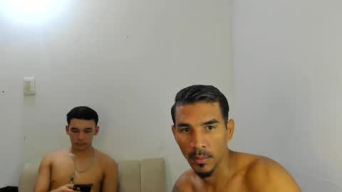 Snapshot of couple_bigcock_ chatting on October 13, 12:43 am aron y stivens online show from October 13, 12:43 am