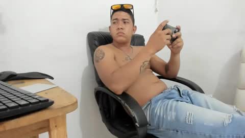 Snapshot of couple_fantasy30 chatting on January 11, 10:51 pm Nikol y tomy online show from January 11, 10:51 pm