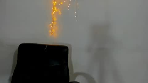 Snapshot of couple_fantasy30 chatting on February 14, 12:09 am Nikol y tomy online show from February 14, 12:09 am