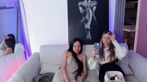 couple_funnyy online show from November 29, 9:29 pm