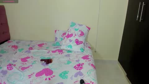 Snapshot of couple_megan_and_jhon2 chatting on November 19, 11:05 pm couple_megan_and_jhon2 online show from November 19, 11:05 pm