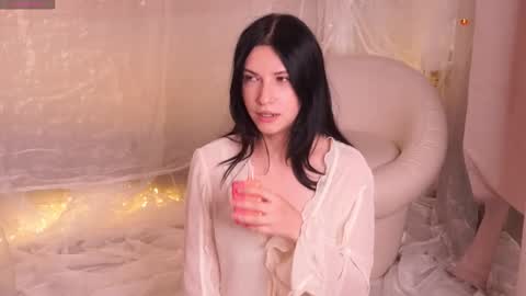 Alex and Mia online show from November 12, 4:51 pm