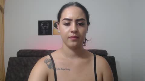  ALEJANDRO Y EMILY  online show from February 28, 11:01 pm