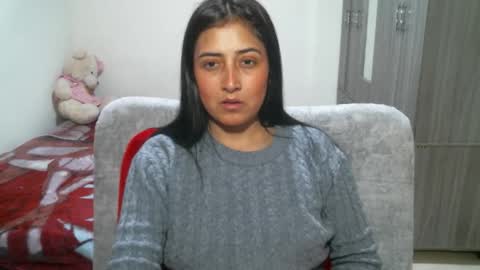 couplecaliente10 online show from December 18, 3:23 am