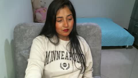 couplecaliente10 online show from January 14, 12:38 am