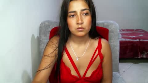 couplecaliente10 online show from February 10, 2:37 am