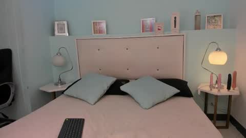 lola y juan online show from October 16, 4:35 am