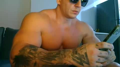 couplemuscle40 online show from September 23, 11:41 pm