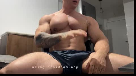 couplemuscle40 online show from November 1, 11:18 pm
